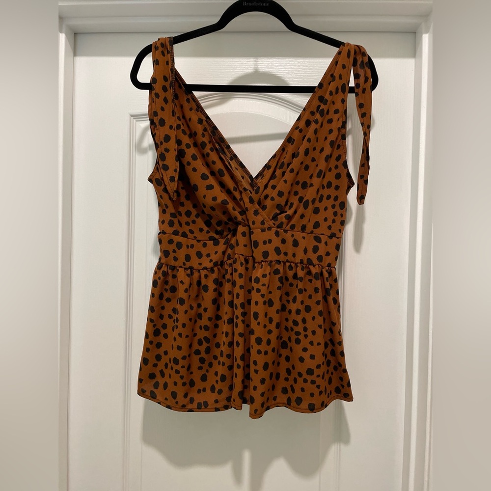 *CUTE SLEEVELESS PEPLUM TOP*